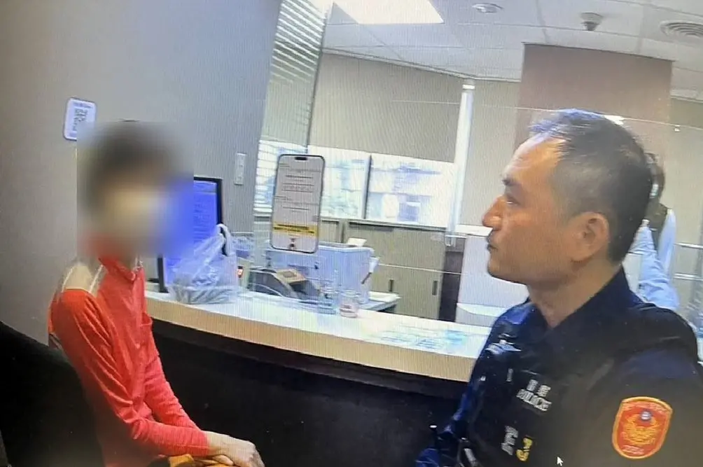 ▲77歲魏姓婦人投資「靈骨塔位」，不僅投入百萬元購買，還準備再解約保單以支付所謂的「開光費」（圖/記者鄧力軍翻攝）