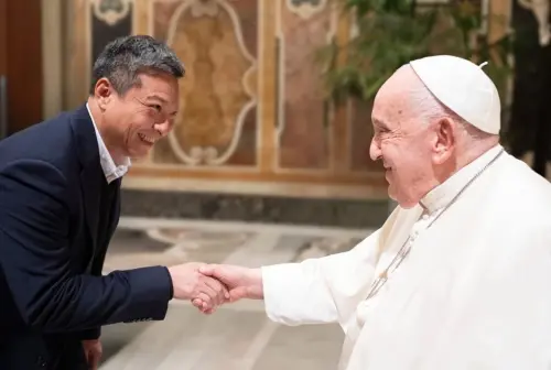 緬懷教宗方濟各貢獻 輔大三旗降半旗至4/28
