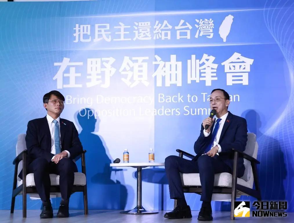 ▲民眾黨主席黃國昌（左）、國民黨主席朱立倫異口同聲強調，426上凱道是人民的主場。（圖／記者吳翊緁攝，2025.04.22）