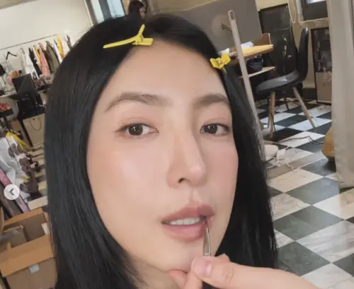 楊謹華47歲「零毛孔」膚況驚呆粉絲!超近距離自拍美到不科學
