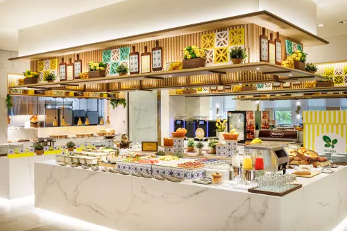 ▲嘉義福容voco酒店的「2F田園西餐廳」半自助餐的主餐預計於4月28日全面升級，並還推出「平日晚食」方案，週一至週四晚間8時後入場之顧客，可享有「單點自助餐檯」每位只要399元+10%的超值價格。（圖／嘉義福容voco酒店提供）