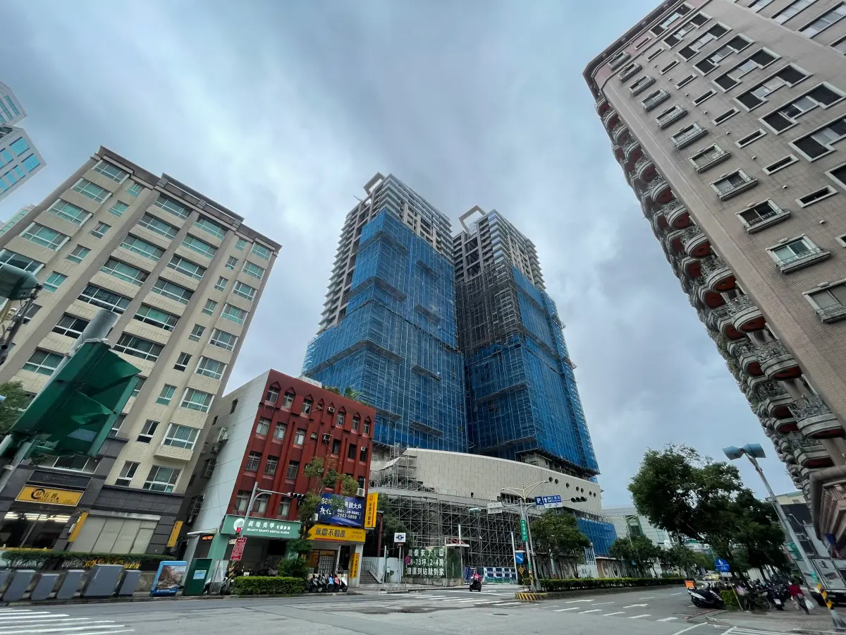 過台北橋氣氛驟變！他問三重為何稱「8＋9聚集地」？在地人揭原因