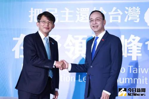 ▲民眾黨主席黃國昌、國民黨主席朱立倫出席在野領袖峰會。（圖／記者吳翊緁攝，2025.04.22）