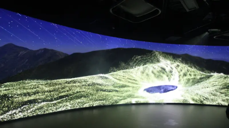    ▲Tech World館內部包含以「生命、自然及科技」為主題的三大劇場，呈現出台灣在生態、自然景觀及科技實力的優勢。（圖／記者鍾泓良）  