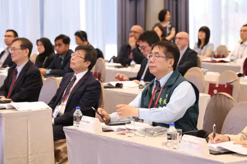 ▲黃偉哲盼藉由與專家學者對話討論，強化公私部門協力合作與應變能力，並促進我國與各經濟體之登革熱防治、公共衛生政策與醫療體系交流合作網絡。（圖／南市府提供）