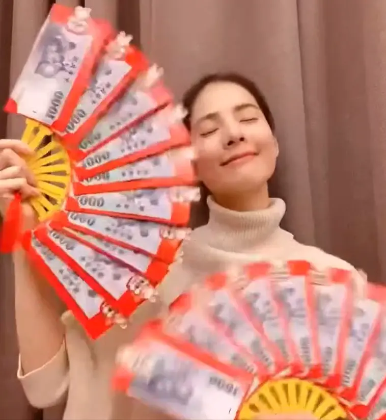 ▲蕭瑋葶曾在年後開工時直播抽紅包。(圖/翻攝na.xiao.tw IG)