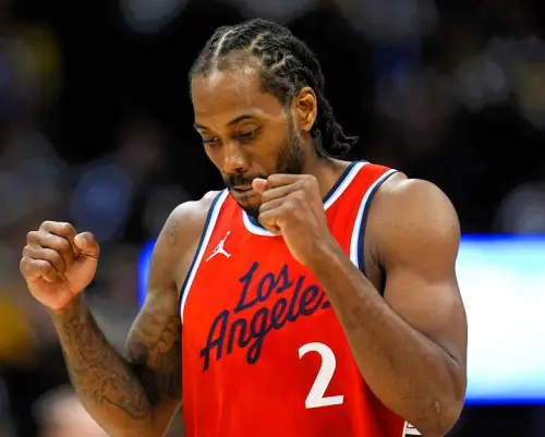 ▲洛杉磯快艇Kawhi Leonard轟下39分、Harden貢獻18分，快艇105：102險勝金塊，系列賽扳成1：1平手，下一戰將移師洛杉磯。（圖／美聯社／達志影像）