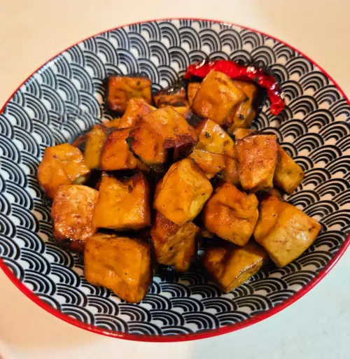 ▲香滷豆干材料簡單,只要豆干和醬油就能搞定。(圖/家常菜臉書) ▲香滷豆干材料簡單,只要豆干和醬油就能搞定。(圖/家常菜臉書)