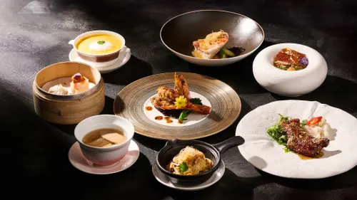 ▲海峽會「粵宴」期間限定套餐3,800元起，提前3日預訂再送「黑金海膽燕皮燒賣皇」及「潮式鹿菲力雲勝粿」。（圖／海峽會提供）