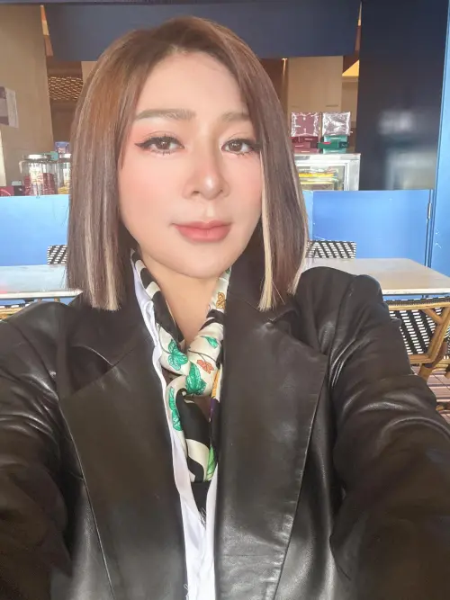 ▲王彩樺現身馬來西亞演出，自拍報平安，大方傳遞正能量。（圖／王彩樺臉書）