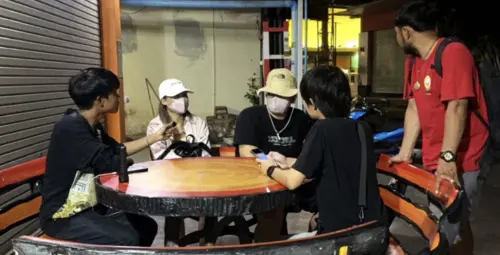 台男被流浪漢攻擊！泰國旅遊驚魂　稱「滑手機突然被打」
