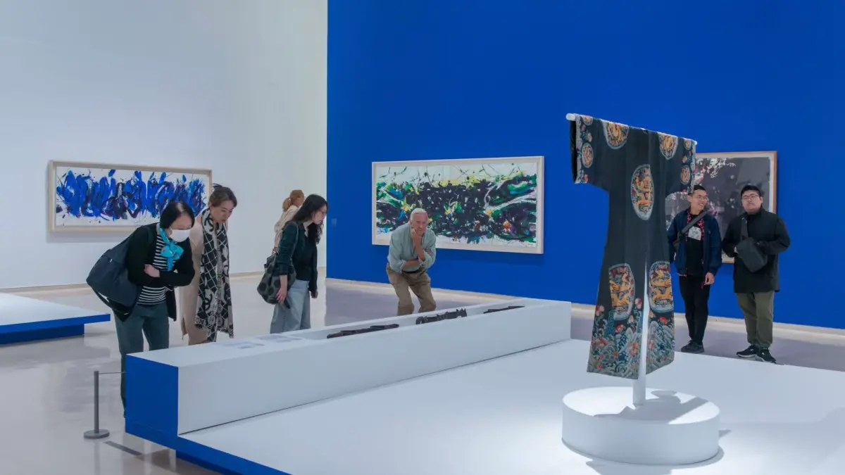 ▲高美館與大提琴家張正傑攜手合作將於4/26舉辦「當大提琴遇上陳正雄抽象90大展－張正傑快閃行」音樂會。（圖／高美館提供）