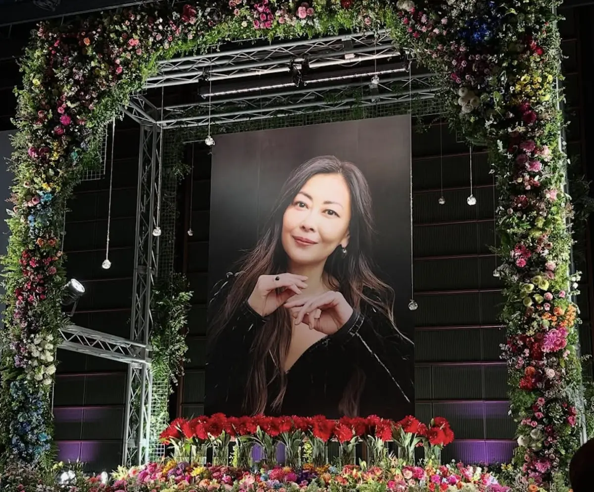 ▲金材昱特別飛到日本參加中山美穗（如圖）的追思會，還曝光她的「最美遺照」，而現場更是有多達800位藝人出席表達哀悼之情。（圖／金材昱 IG）