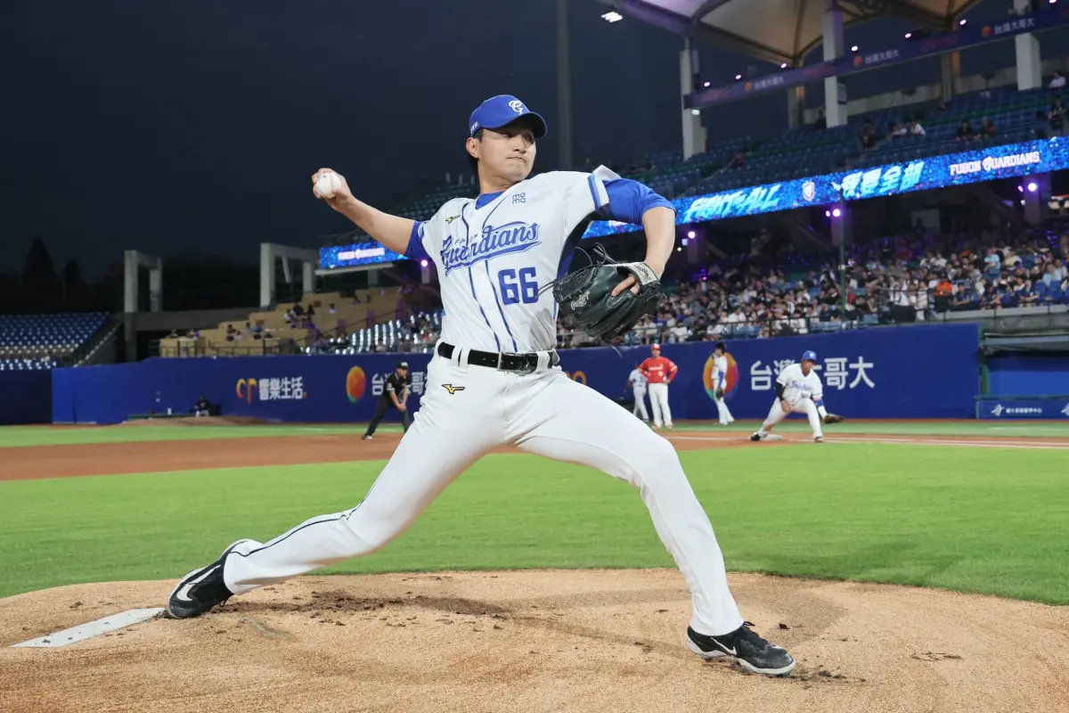 ▲富邦悍將開季戰績慘兮兮，今（30）日作客澄清湖球場，面臨客場「1成勝率保衛戰」，推出土投李東洺先發，再輸就寫下中職36年首見難堪紀錄。（圖／富邦悍將提供）