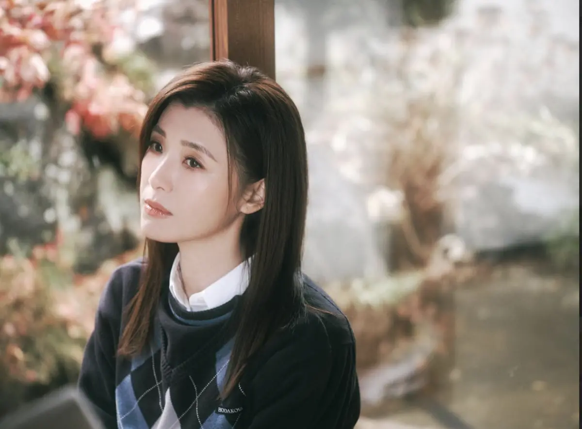 ▲54歲玉女歌手蘇慧倫（如圖）創作的新歌〈行前準備〉日前釋出，經歷了親人及情人的離別，在歌曲中，用最私密的內心話道盡生命的無常與變動。（圖／相信音樂提供）