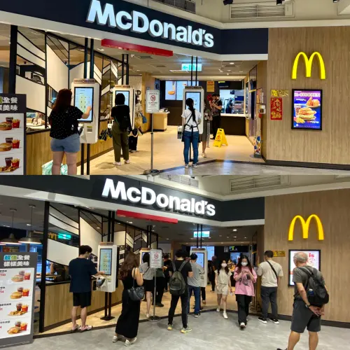 麥當勞厚鬆餅堡開賣首日!與去年驚人對比圖曝光 實測購買時間 ▲上圖:今麥當勞厚鬆餅堡開賣首日8點西門町桂林家樂福門市,下圖:去年同一餐廳8點人潮。(圖/記者蕭涵云攝)