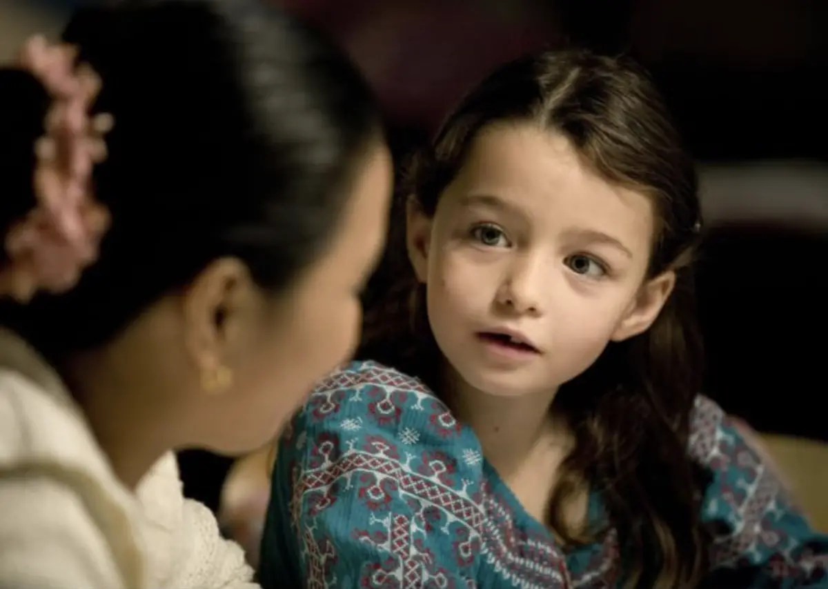 ▲曾是童星的蘇菲尼維德（右），遺體在佛蒙特州的河邊被發現，得年24歲，警方不排除他殺。她生前曾在羅素克洛、妮可基嫚等人的電影中亮相。（圖／摘自IMDb）