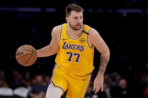 ▲Shams Charania爆料，Marcus Smart買斷後將加盟湖人，背後竟是Luka Doncic親自牽線，促成這筆關鍵補強。（圖／美聯社／達志影像）