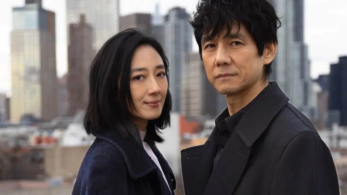 ▲日本男星西島秀俊（右）和台灣女星桂綸鎂（左）跨海合作電影，他們飛到美國紐約拍攝新作《親愛的陌生人》（暫譯），在電影中他們將飾演夫妻，西島秀俊還要挑戰完成全英文台詞，讓他表示：「好緊張」。（圖／翻攝自X）