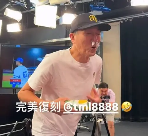 蔡明里模仿曾峻岳流鼻血投球,棒球 YouTuber 史丹利上傳後,遭網有截圖批評。(圖/翻攝史丹利IG) ▲蔡明里模仿曾峻岳流鼻血投球,棒球 YouTuber 史丹利上傳後,遭網有截圖批評。(圖/翻攝史丹利IG)