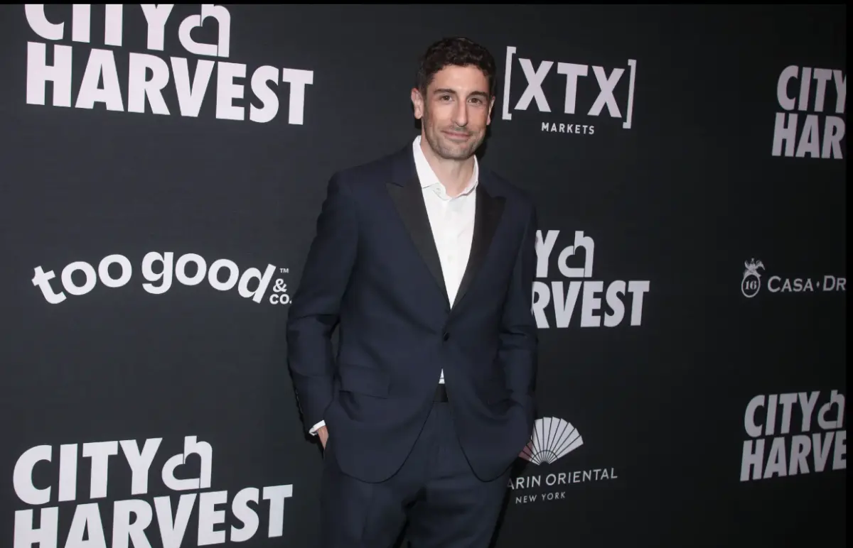 ▲《美國派》系列男主角傑森畢格斯，近日在紐約出席活動，呈現驚人的身形轉變，透露自己瘦了快16公斤，過去因為愛吃冰淇淋，使他的膽固醇過高，決定為了健康要瘦下來，現在體內膽固醇已經下降70%。（圖／美聯社／達志影像）