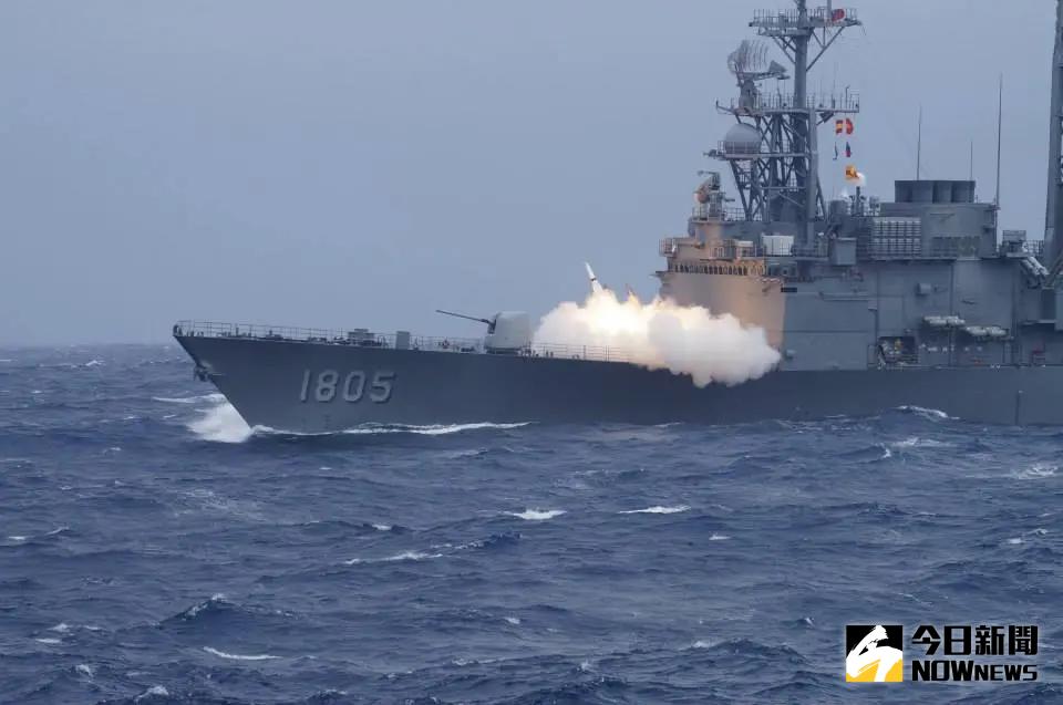 ▲海軍紀德級「馬公軍艦」發射標準二型飛彈。（圖／記者呂炯昌攝）