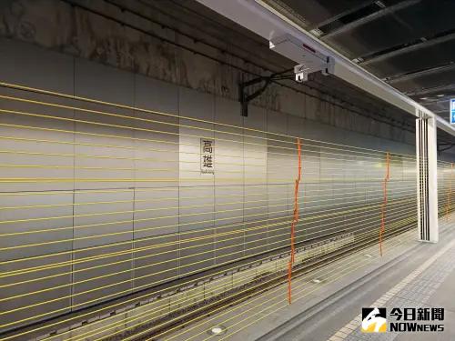 ▲台鐵決定採用纜縄式月台門，並選定於高雄站試辦。（圖／記者許若茵攝）