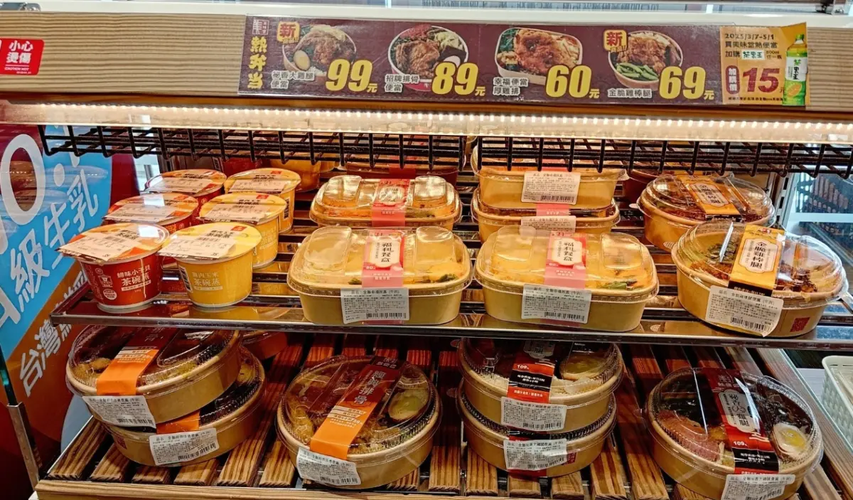 ▲全聯60元便當持續販售當中，不少民眾發現以前名字叫「幸福餐盒」，但現在已經改版為「福利餐盒」，名字雖然改變但沒漲價。（圖/Threads）