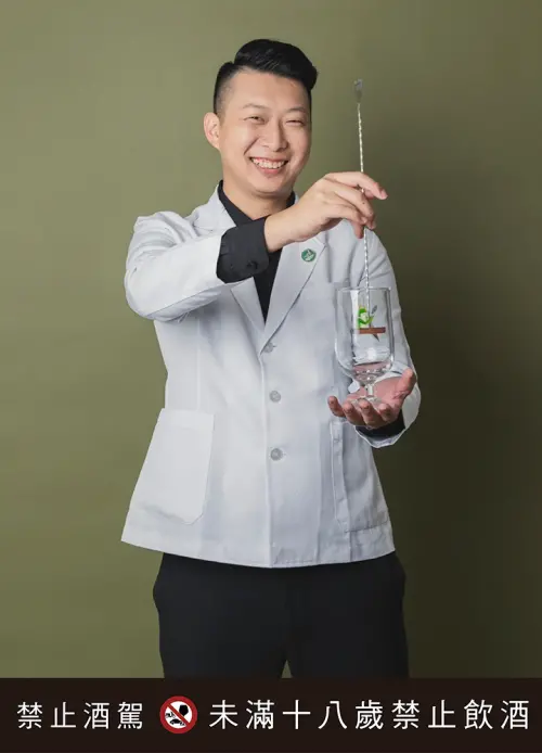 高雄酒吧「gin mind」主理人許博勝,人稱「港都琴人」,5月8日至10日受台北遠東香格里拉邀請北上展開為期三天的「琴酒問診」客座活動。(圖/台北遠東香格里拉提供) ▲高雄酒吧「gin mind」主理人許博勝,人稱「港都琴人」,5月8日至10日受台北遠東香格里拉邀請北上展開為期三天的「琴酒問診」客座活動。(圖/台北遠東香格里拉提供)