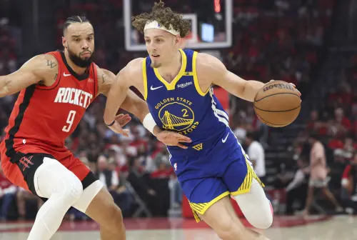 ▲勇士隊在季後賽首輪旗開得勝，於休士頓以95：85擊敗火箭隊，系列賽取得1：0領先。Stephen Curry與Jimmy Butler聯手貢獻56分，表現亮眼，看似輕鬆取勝。不過，情勢在今（24）日第二戰前出現變化，勇士隊Brandin Podziemski也在打了7分多鐘後退場，且確定此戰不會歸隊，為勇士隊的晉級之路增添變數，也讓火箭隊看到了可趁之機。（圖／路透／達志影像）