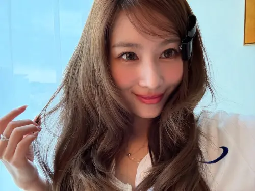 ▲sana（如圖）是TWICE的成員，也是Coldplay的演唱會表演嘉賓之一。（圖／sana IG）