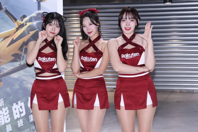 ▲樂天韓籍三本柱廉世彬（左起）、禹洙漢、河智媛這個周末在大巨蛋合體，應援樂天桃猿「SINGDOME音樂電台」主題日，中職啦啦隊班表帶大家一次看。（圖／記者朱永強攝影）