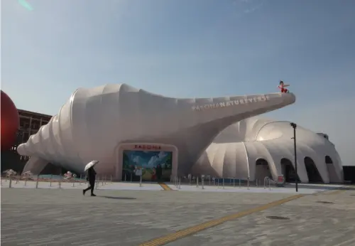 ▲設計展館的建築時，採用菊石的「螺旋形狀」，作為「生命的象徵」。（圖／記者鍾泓良攝影）