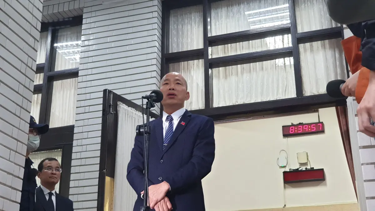 ▲韓國瑜今難得受訪，他質疑檢調近來辦藍不辦綠，呼籲大家426一起上凱道。（圖／何哲欣攝，2025.04.25）