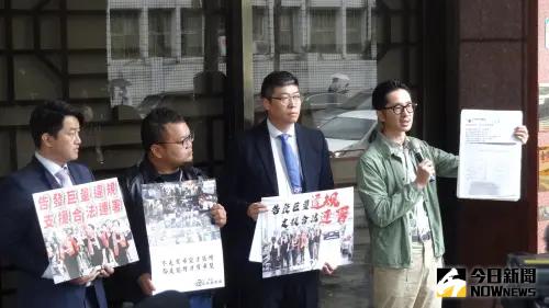 刪Q」罷團也涉幽靈連署?前立委陳柏惟(左一)至北檢提告偽造文書。(圖/記者呂炯昌攝,2025.04.25) ▲「刪Q」罷團也涉幽靈連署?前立委陳柏惟(左一)至北檢提告偽造文書。(圖/記者呂炯昌攝,2025.04.25)