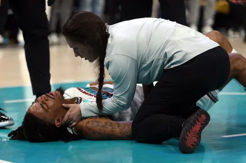 影/說好的不灌籃呢?Ja Morant重摔臀部舊傷恐復發 灰熊迷心涼