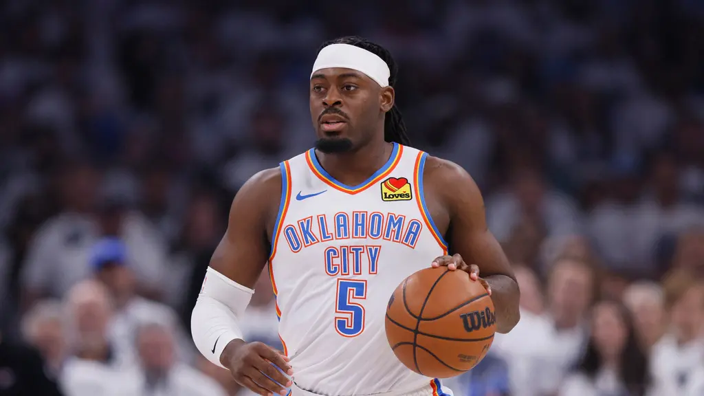 ▲灰熊主將Ja Morant在一次快攻中，被雷霆防守悍將Luguentz Dort（圖中者）從身下犯規推倒，重重摔倒在地，並在之後提前退出比賽。Dort也成為眾矢之的。（圖／美聯社／達志影像）