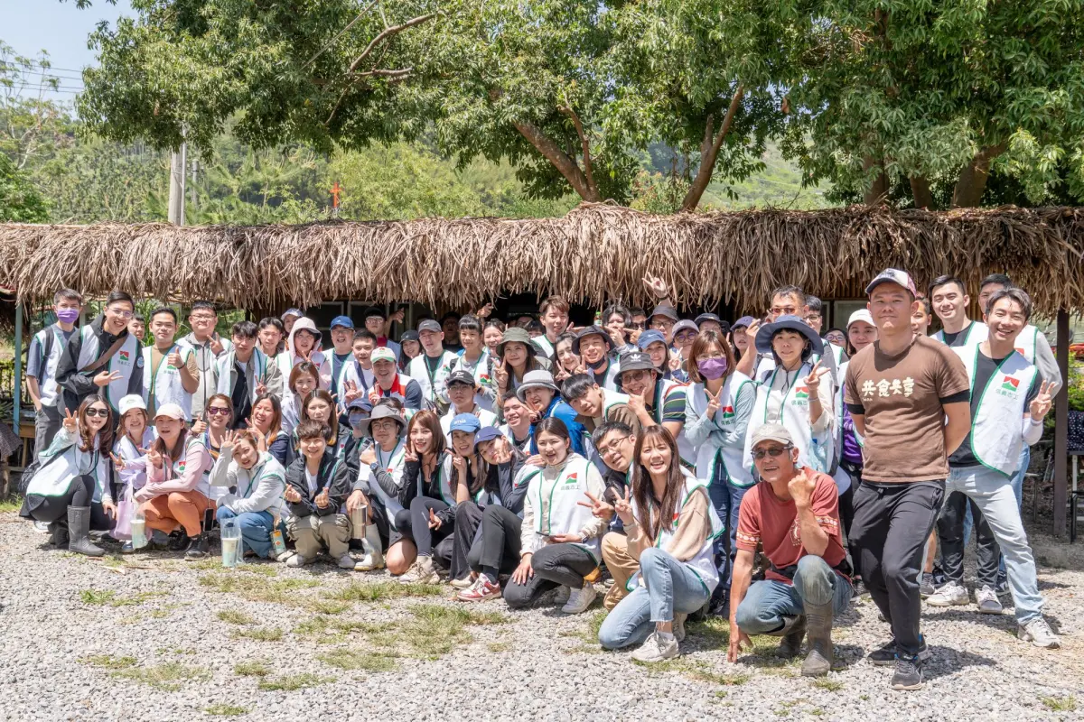 ▲信義房屋自2007年起組成信義志工團隊，為鼓勵同仁主動參與志工活動，每年提供1天帶薪志工假，到社區一家計畫支持的社區進行志工服務。（圖／信義房屋提供）