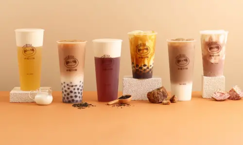 春節買1送1手搖飲料優惠！再睡5分鐘、COMEBUY　一手私藏單杯特價
