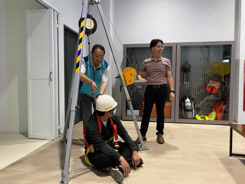 ▲XR防災模擬訓練有別於傳統教育訓練方式，採用了當下最夯的擴增實境（AR）、虛擬實境（VR）和混合實境（MR）三者技術。（圖／職安署提供）