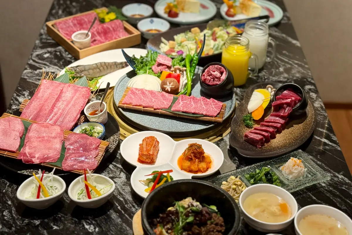 ▲發源自日本琦玉縣的燒肉名店「焼肉の名門赤虎」，繼內湖、信義安和店之後，預計2025第三季將於新莊開新分店，並公開母親節檔期將推出限定雙人套餐「豐宴」，匯聚日本國產牛等多種肉品與菜色。（圖／記者葉盛耀攝）