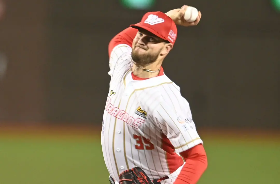 ▲台鋼雄鷹對味全龍之戰，歷經三度雨勢中斷，聯盟最終以0：0提前裁定和局，成為本季第二場因雨雨和局之賽事。（圖／味全龍提供）