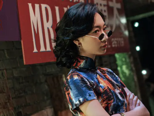 ▲吳卓源（如圖）在《搜查瑠公圳》扮演的女記者為追查案情，扮成風塵女混進酒家，有穿上旗袍的古典風味造型。（圖／伯樂影業提供）