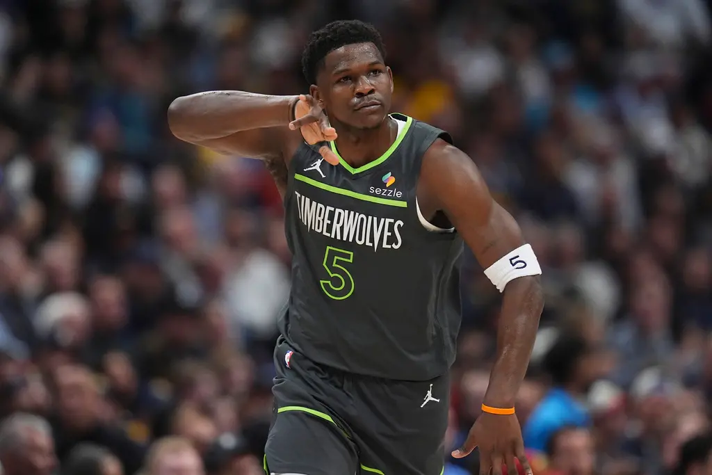 ▲蟻人Anthony Edwards全場豪取29分、8籃板與8助攻，率領灰狼以116：104擊敗湖人，不僅成功捍衛主場，更在首輪系列賽先搶得2勝。（圖／美聯社／達志影像）