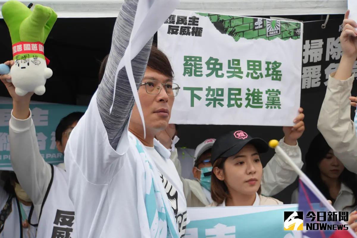 ▲426凱道戰威權活動，民眾黨主席黃國昌、市議員黃瀞瑩出席活動。（圖／記者呂炯昌攝，2025.04.26）