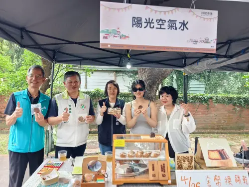 支持青年創業 台中勞工局12場「好樣市集」光復新村登場 ▲參展業者表示很喜歡光復新村場地環境,有人希望爭取申請摘星計畫,有人想藉此增加曝光度。(圖/記者金武鳳攝,2025.4.26)