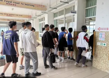 苗栗私校分科測驗「集體報錯」無法救　邱鎮軍：程序設計壓垮學生
