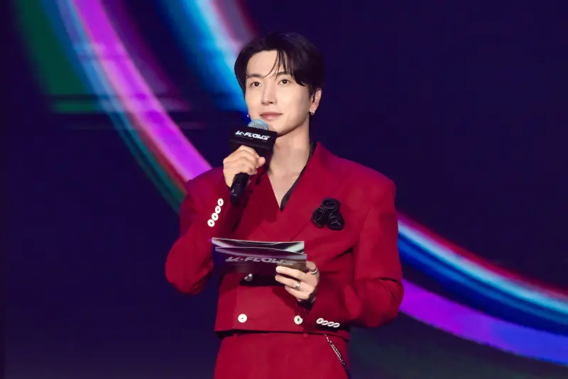 ▲Super Junior（SJ）利特（如圖）以主持人身分登上林口「K-FLOW3」拼盤演唱會，跟tripleS、aespa、ITZY互動。（圖／希林國際）