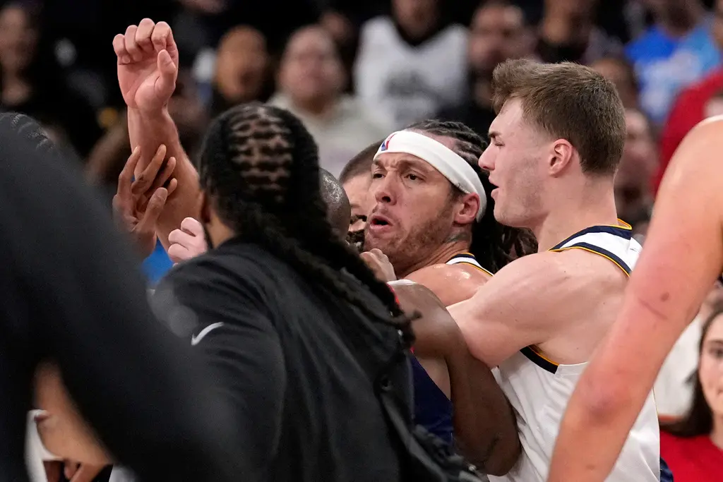 ▲洛杉磯快艇主場迎戰丹佛金塊的比賽上演激烈衝突，Christian Braun對James Harden犯規，隨後Aaron Gordon疑似追打Harden，雙方有6人被吹技術犯規。（圖／美聯社／達志影像）