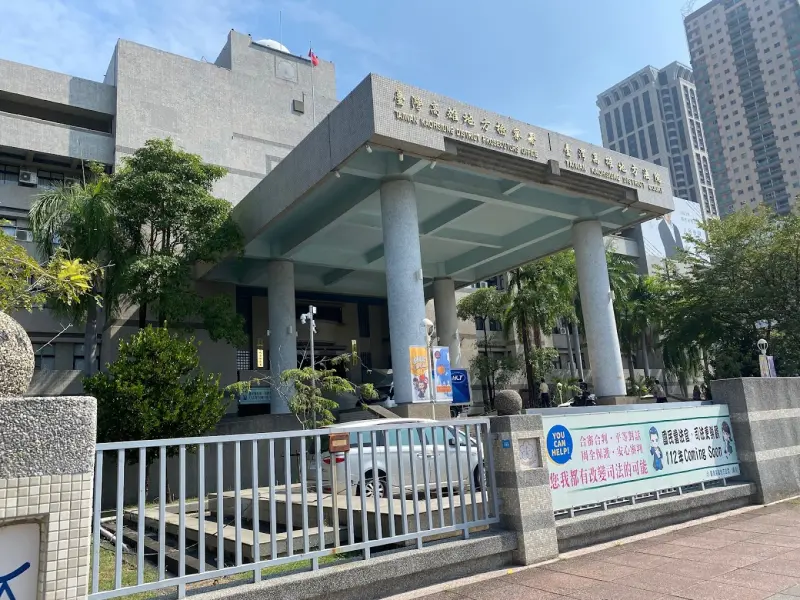 ▲江姓女子被鄰居投訴疑似虐待動物，因躲避稽查而毒死2隻狗，被法官依違反動保法判拘役40日、併科罰金20萬元。（圖／翻攝畫面）